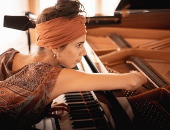 Töne wie Seide: Die Pianistin und Sängerin Olivia Trummer